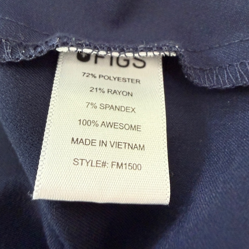 Figs Technical Collection Women's Scrubs Top Navy Blue 2 Pocket Size Medium - Picture 4 of 7